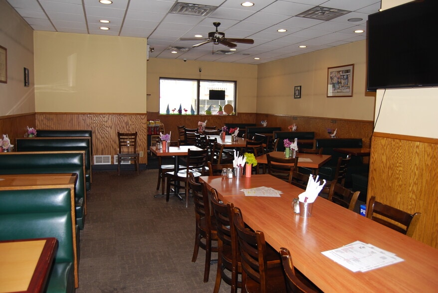 More Photos Of 2565 E 7th Ave, North Saint Paul Restaurant For Sale