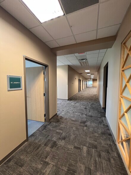 More Photos Of 10330 N Meridian St, Indianapolis Medical For Lease