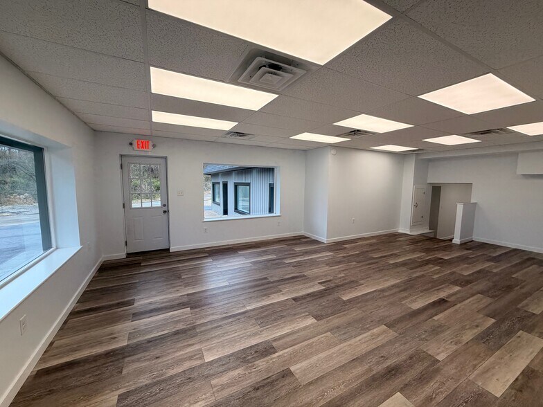More Photos Of 5000 Steubenville Pike, McKees Rocks Warehouse For Lease