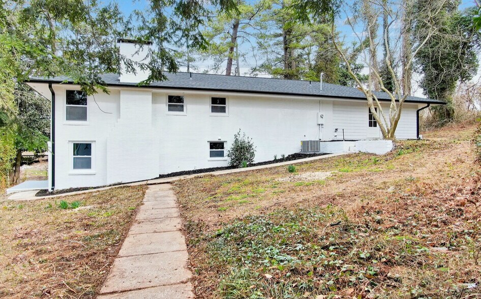 More Photos Of 2307 Veterans Memorial Hwy SW, Austell Flex For Sale