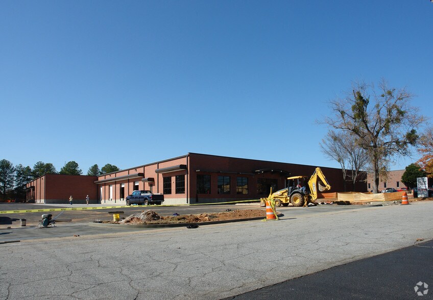 More Photos Of 1548 Stone Ridge Dr, Stone Mountain Warehouse For Lease