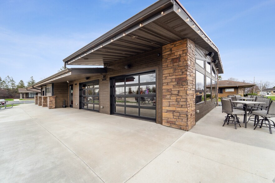 More Photos Of 707 W Park Ave, Kiel Restaurant For Sale