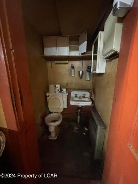 More Photos Of 902 N Locust St, Hazleton Distribution For Sale