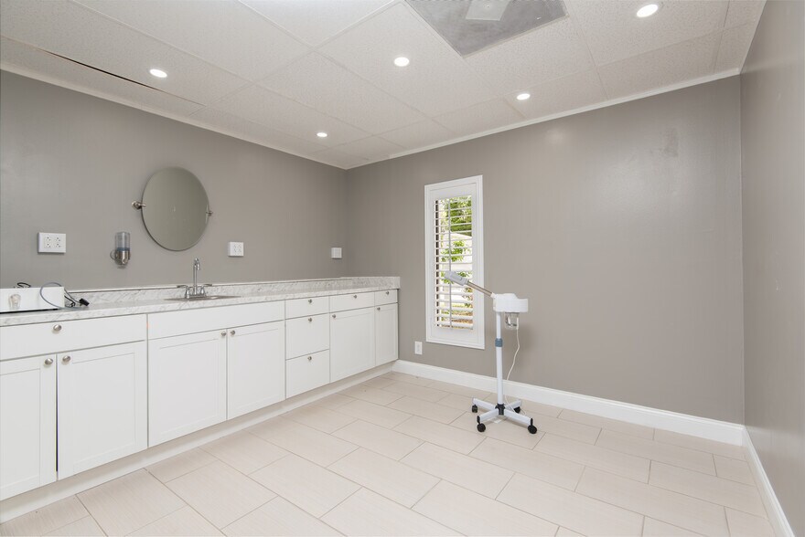 More Photos Of 315 E Strawbridge Ave, Melbourne Medical For Lease