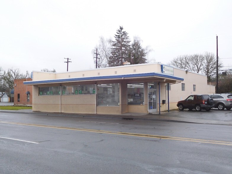 More Photos Of 757 Ivy St, Junction City Freestanding For Lease