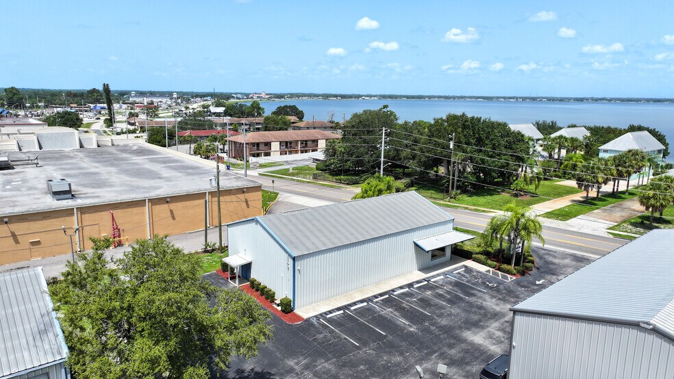 More Photos Of 1072 SE Lakeview Dr, Sebring Warehouse For Sale
