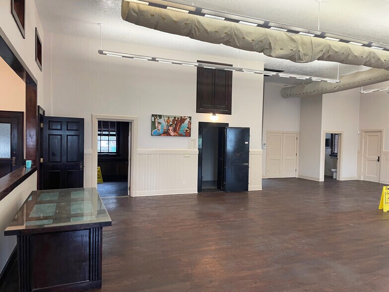 More Photos Of 137 Main St, Bay Saint Louis General Retail For Sale