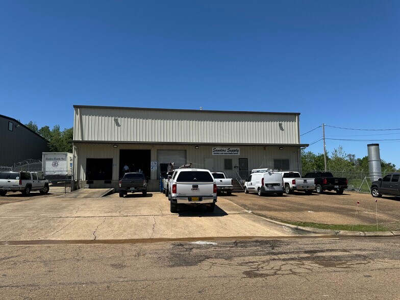 More Photos Of 337 Industrial Dr, Jackson Distribution For Lease
