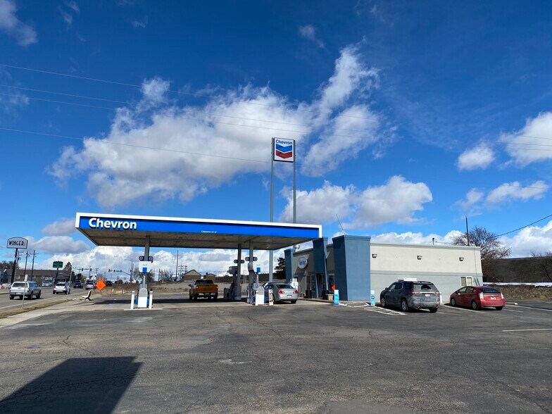 Primary Photo Of 680 N Main St, Clearfield Service Station For Sale