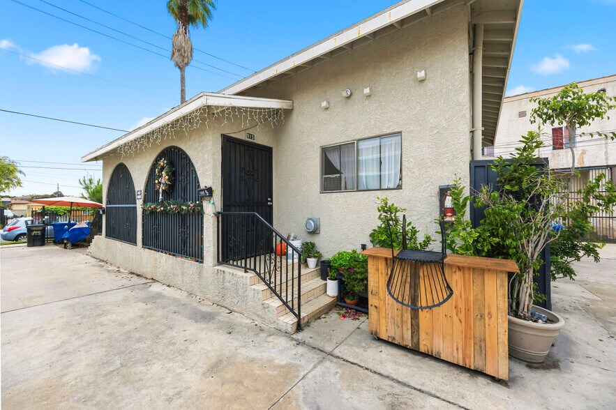 More Photos Of 917 E 40th Pl, Los Angeles Multifamily For Sale