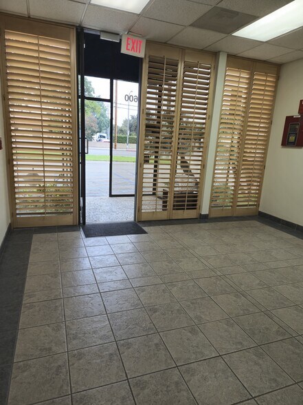 More Photos Of 20600 Plummer St, Chatsworth Manufacturing For Lease