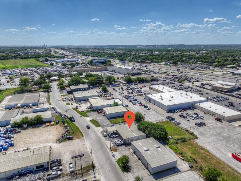 More Photos Of 242 Trade Center Dr, New Braunfels Warehouse For Lease