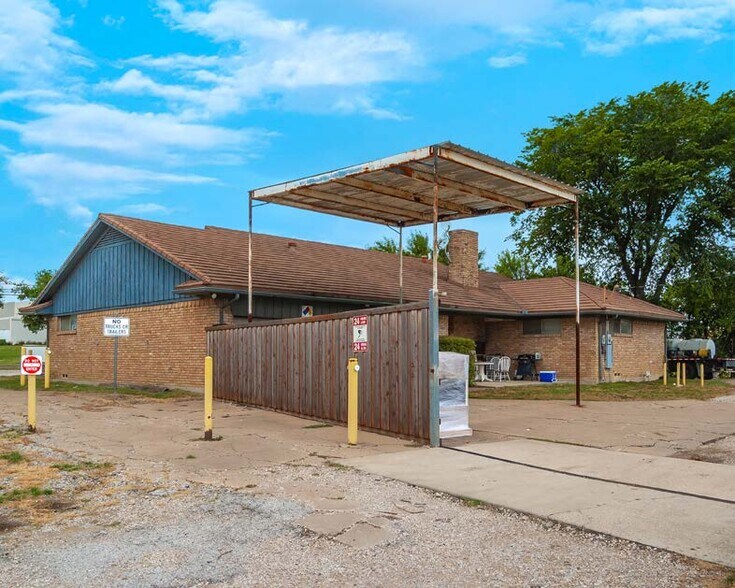 More Photos Of 3900 Valley View Ln, Irving Office For Lease