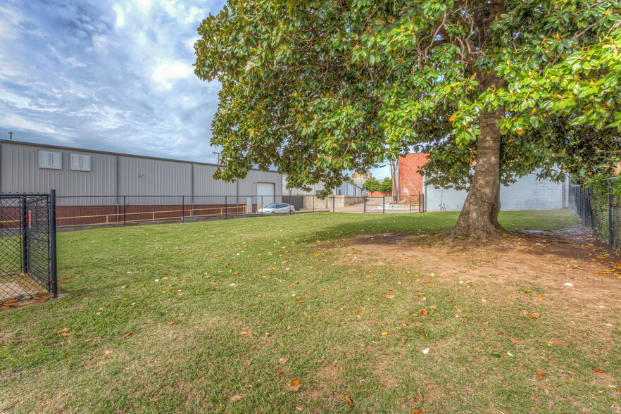 More Photos Of 1128 S Elgin Ave, Tulsa Warehouse For Lease