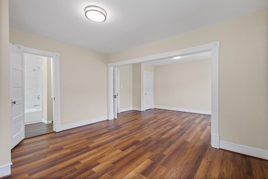 More Photos Of 8519 Chestnut Ave, Bowie Storefront For Sale