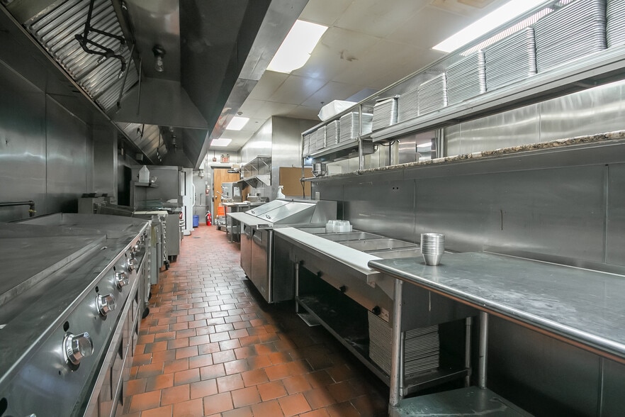 More Photos Of 1111-1113 Walnut St, Philadelphia Storefront For Sale