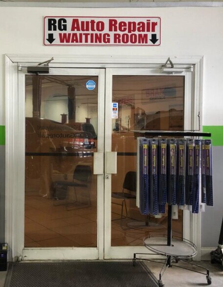 More Photos Of 2130 Johnson St, Hollywood Warehouse For Sale