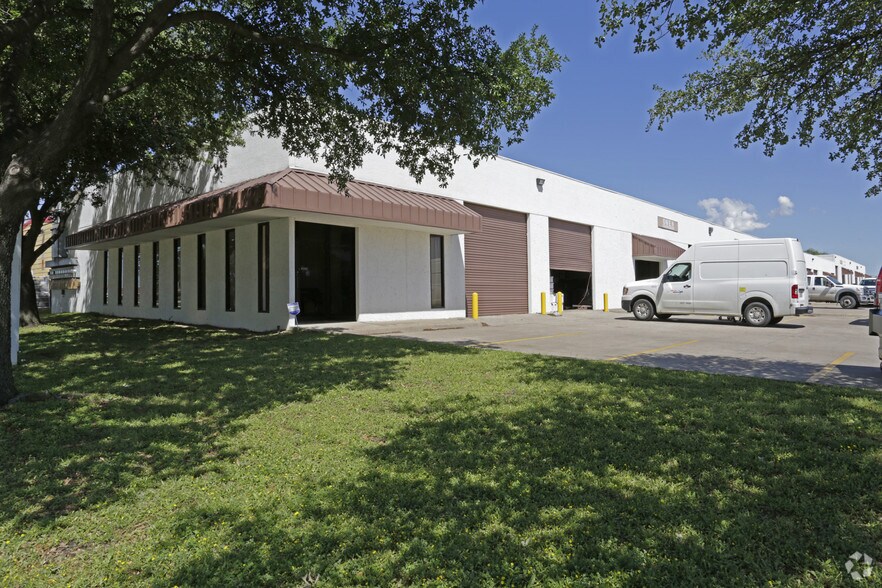 More Photos Of 801-827 Luke St, Irving Light Distribution For Lease