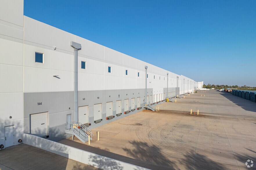 More Photos Of 575 S 143rd Ave, Goodyear Warehouse For Lease