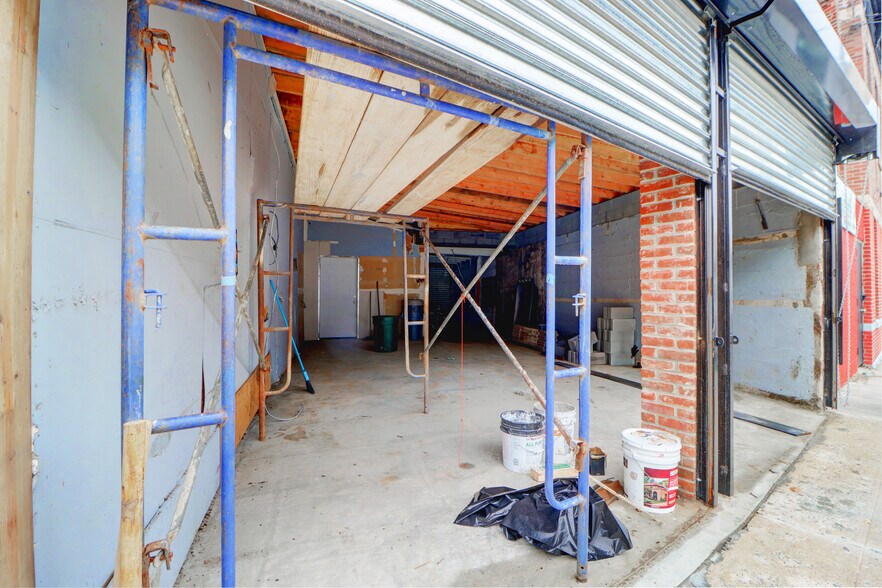 More Photos Of 7416 Cypress Hills St, Glendale Manufacturing For Sale