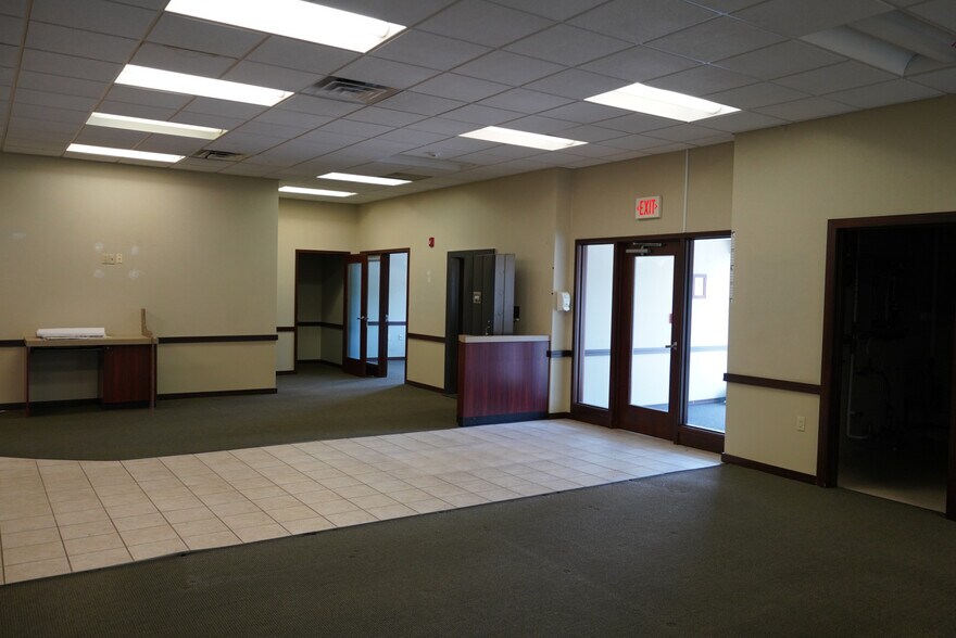 More Photos Of 995 Bloomfield Ave, West Caldwell Bank For Lease