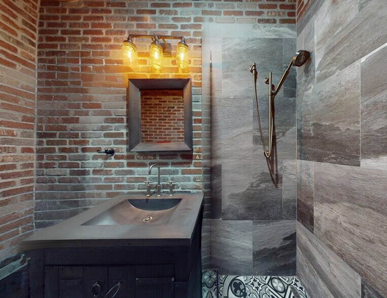 More Photos Of 3508 S Manhattan Ave, Tampa Health Club For Sale