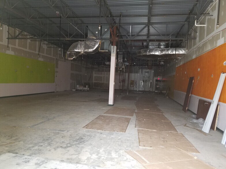 More Photos Of 551-651 Romence Rd, Portage Unknown For Lease