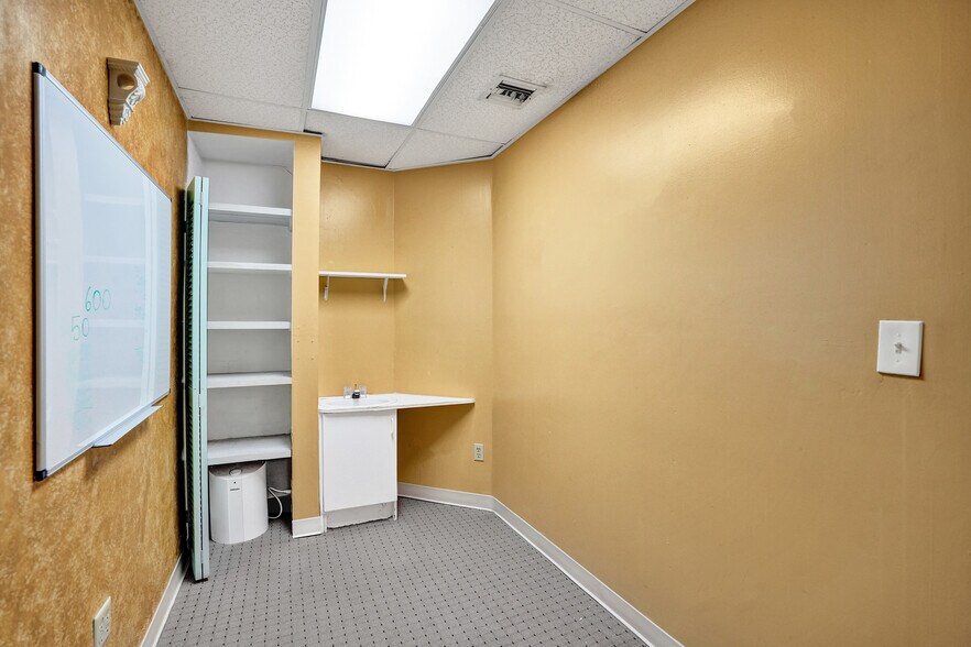 More Photos Of 2920-2940 E Commercial Blvd, Fort Lauderdale Storefront Retail Office For Lease