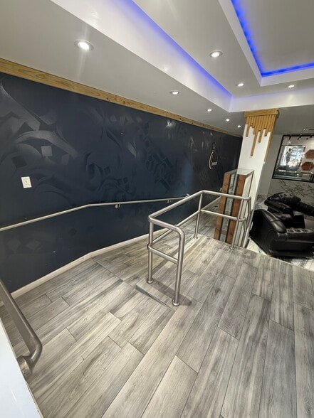 More Photos Of 3008-3010 Jerome Ave, Bronx Warehouse For Lease