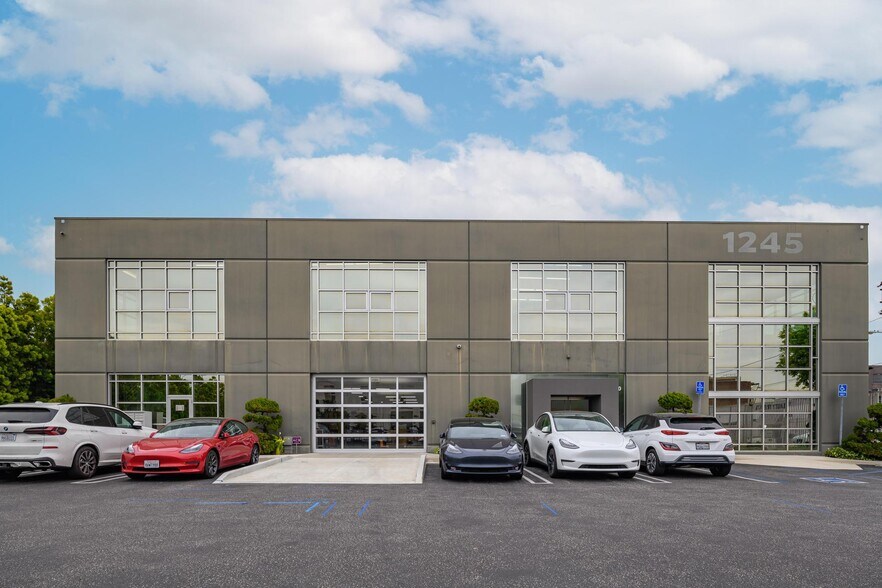 More Photos Of 1245 Factory Pl, Los Angeles Loft Creative Space For Lease