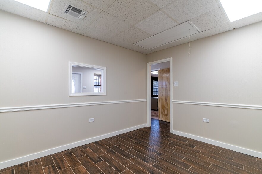 More Photos Of 2105 Justice St, Monroe Serviced Offices For Sale