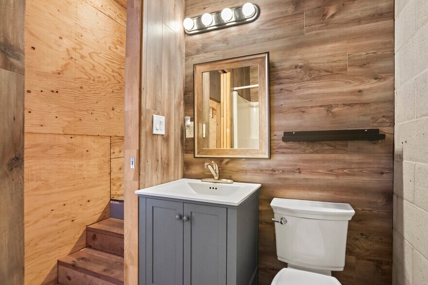 More Photos Of 48 Laurel St, Redwood City Service For Lease