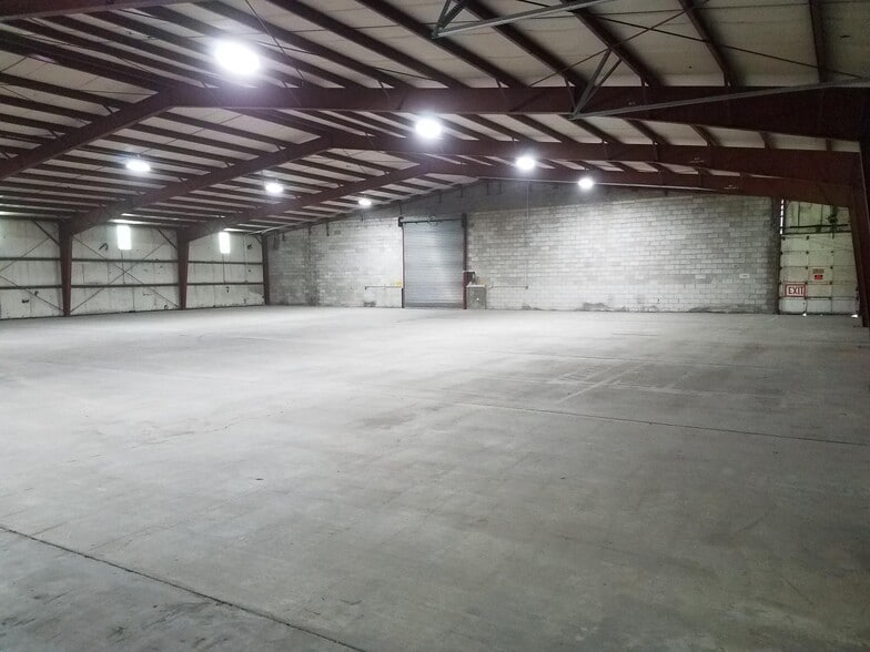 More Photos Of 700 S 16th St, Manhattan Industrial For Lease