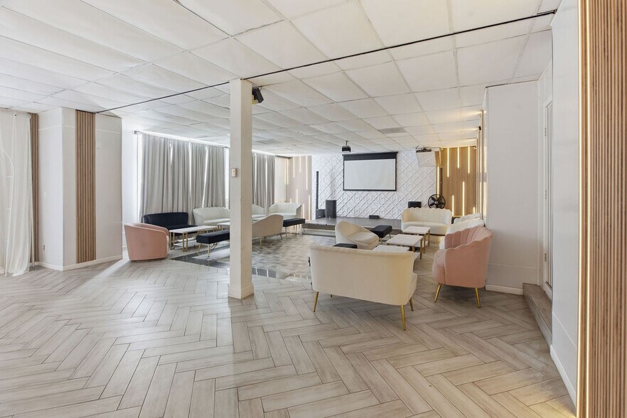 More Photos Of 1175 N Watson Rd, Arlington Hotel For Sale