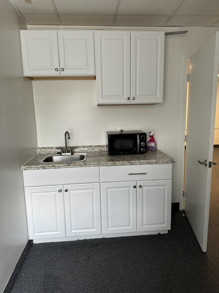 More Photos Of 5134-5148 Leesburg Pike, Alexandria Medical For Sale