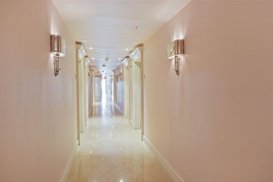 More Photos Of 1435 Collins Ave, Miami Beach Hotel For Sale