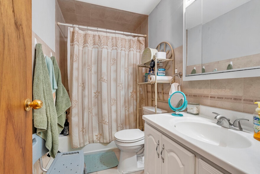 More Photos Of 236-238 Stuyvesant Ave, Lyndhurst Storefront For Sale