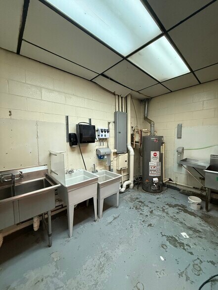 More Photos Of 635 Industrial Blvd, Gainesville Warehouse For Lease