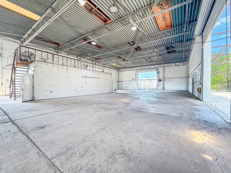 More Photos Of 5524 Independence Ct, Punta Gorda Warehouse For Sale