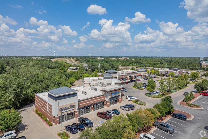 More Photos Of 925 W I 35 Frontage Rd, Edmond Storefront For Lease
