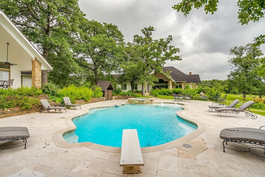 More Photos Of 4301 County Road 707, Cleburne Lodge Meeting Hall For Sale