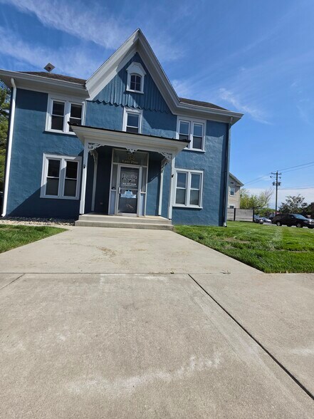 More Photos Of 104 E Pine St, Georgetown Office Residential For Lease