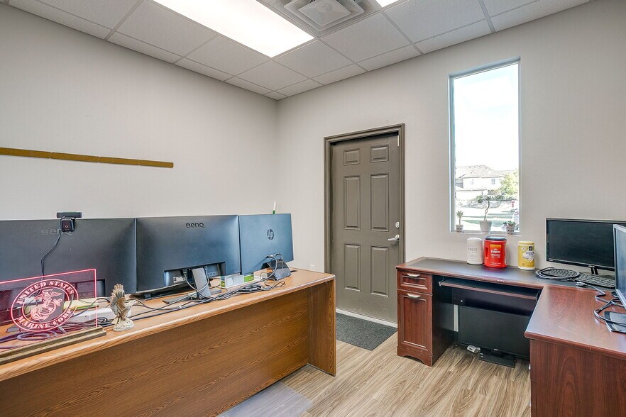 More Photos Of 949 Hilltop Dr, Weatherford Office For Lease