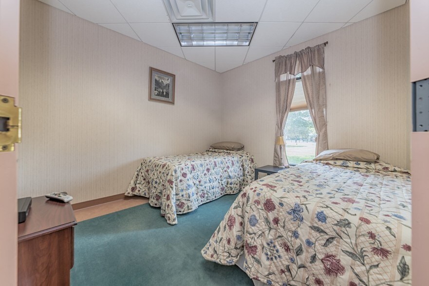 More Photos Of 451 Washington Avenue Ext, Saugerties Hospitality For Sale