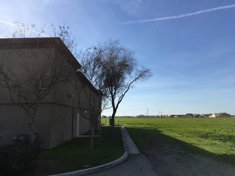 More Photos Of 2320 Highway 46, Wasco Freestanding For Lease