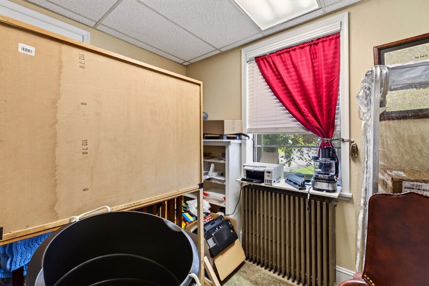 More Photos Of 162-166 N Main St, Broadway Office For Sale