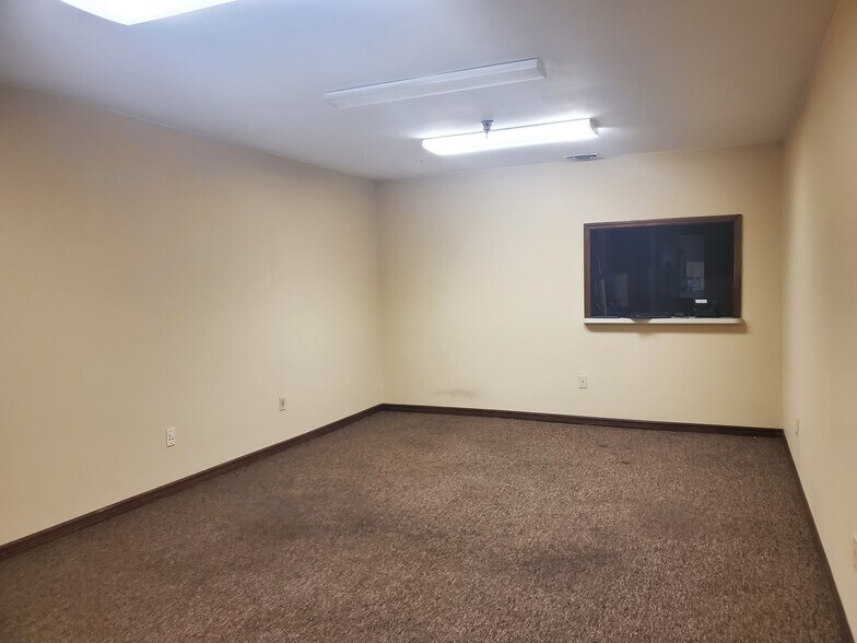 More Photos Of 5500 SW 6th Pl, Ocala Manufacturing For Sale