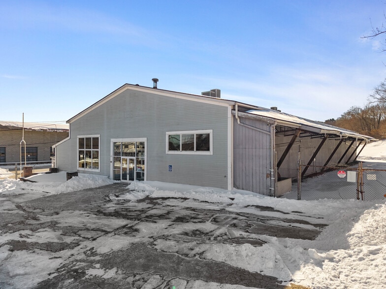 More Photos Of 45 Richards Grove Rd, Quaker Hill Service For Sale