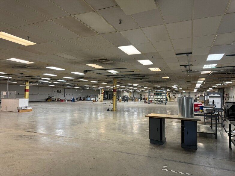 More Photos Of 39 Myers Way, Willsboro Warehouse For Lease