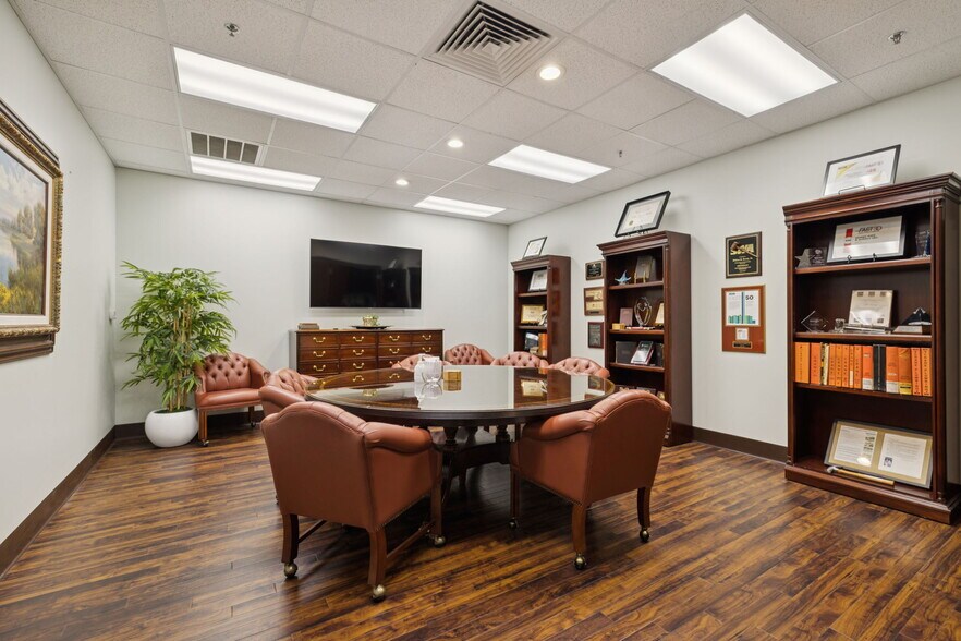 More Photos Of 811 Cowan St, Nashville Distribution For Sale